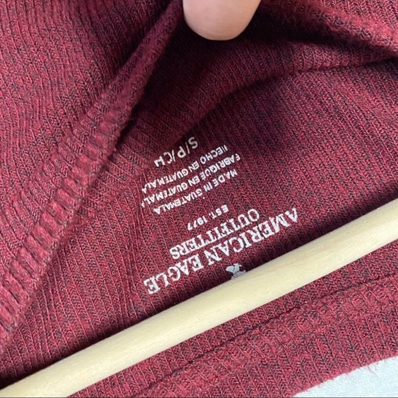 American Eagle Maroon Top Small - Picture 3 of 5